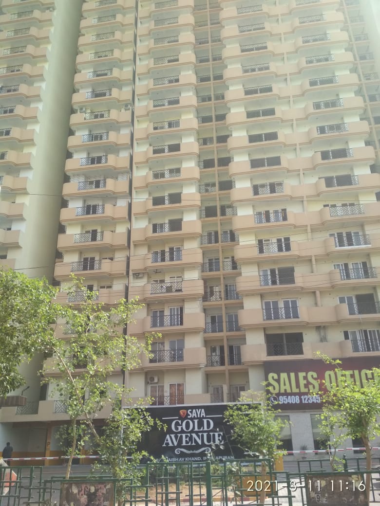 Saya Gold Avenue
